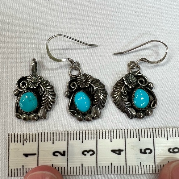 Native American Jewelry - Vintage Navajo Robert Becenti matching Earrings and Pendant